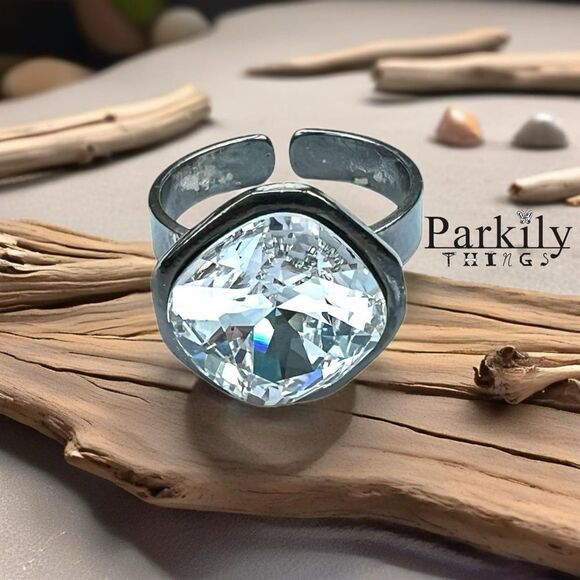 Handcrafted sparkly ring made with Swarovski crystal adjustable fit in gunmetal - Picture 1 of 5